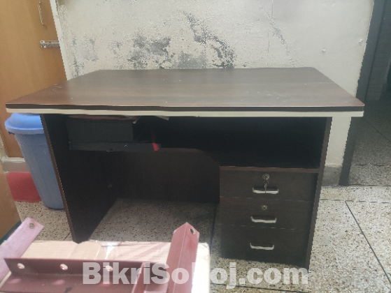 Computer table